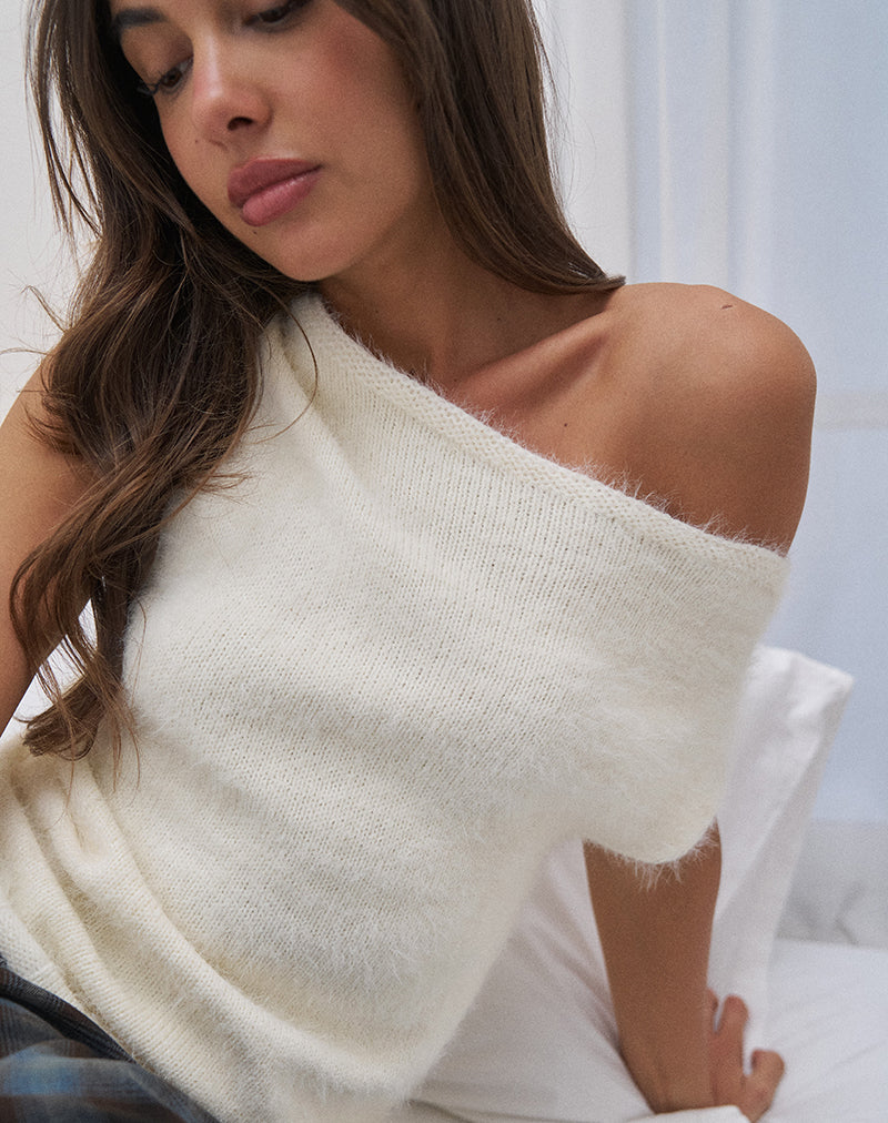 CALYCE-TOP-FLUFFY-KNIT-CREAM-_1_03b680f3-d9bc-4234-a788-4d082d966b34