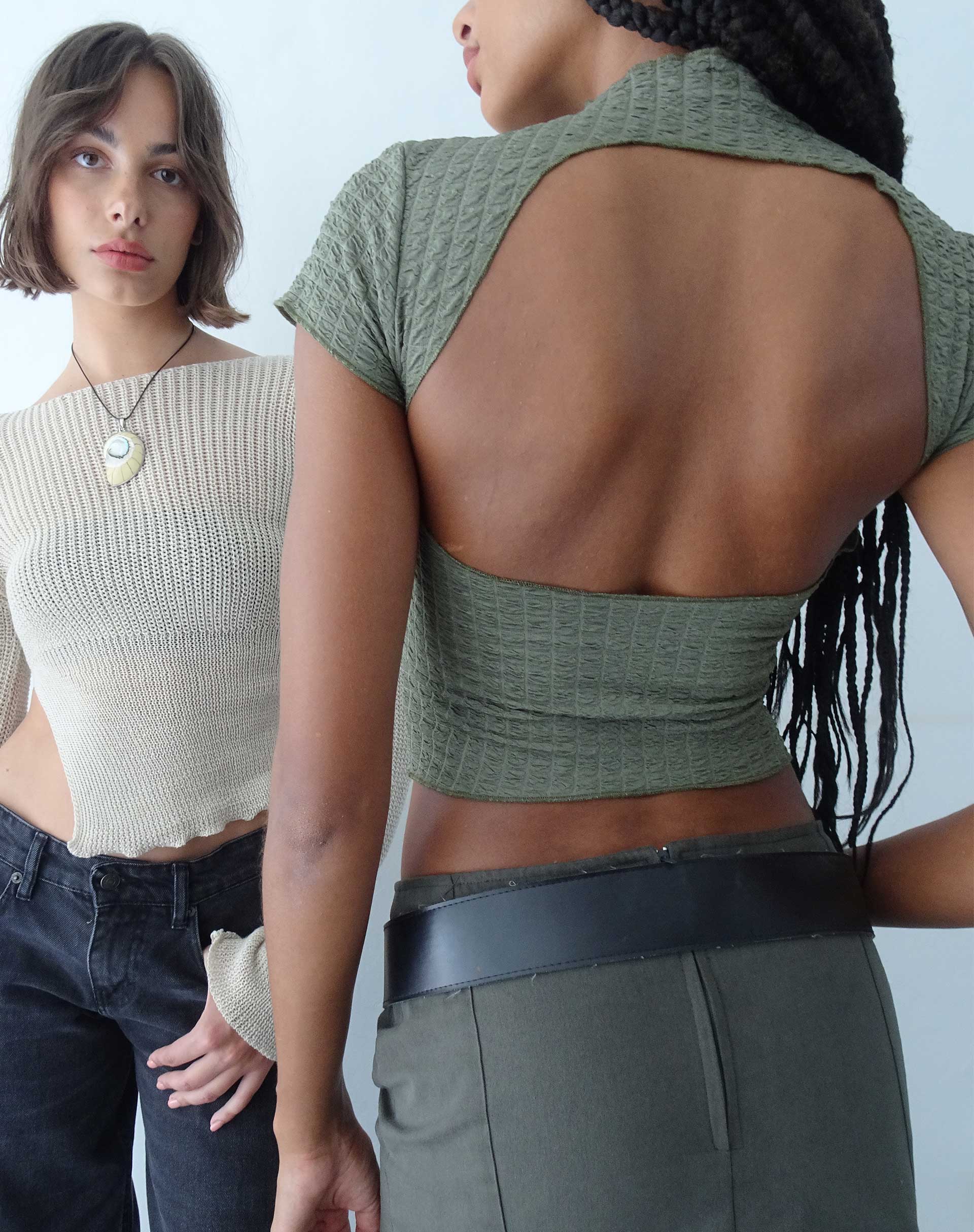 ELTON-TOP-KHAKI-_-VIEVE-SKIRT-DARK-GREY-_-MAZIE-JUMPER-NATURAL-_-ROOMY-EXTRA-WIDE-LOW-RISE-JEANS-IN-WASHED-BLACK-_1