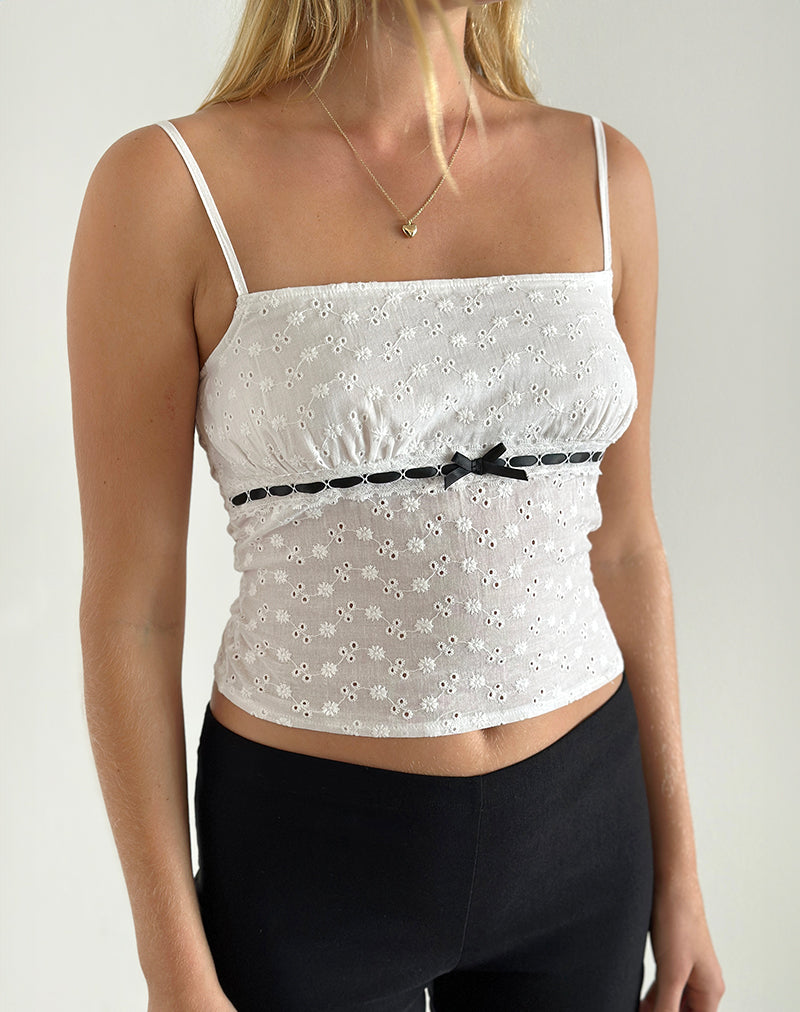KATISA-TOP-BRODERIE-WHITE_7847