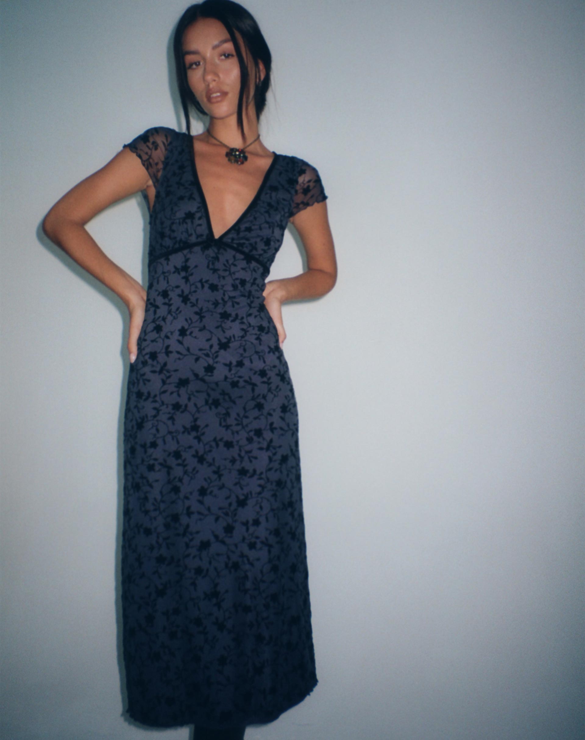 VILINIA-DRESS-PRETTY-PETAL-BLACK-FLOCK-BLACK-_3